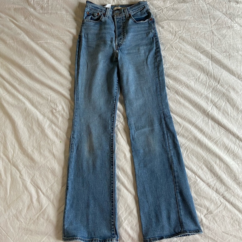 Levi's Women's Bootcut Jeans in Classic Blue